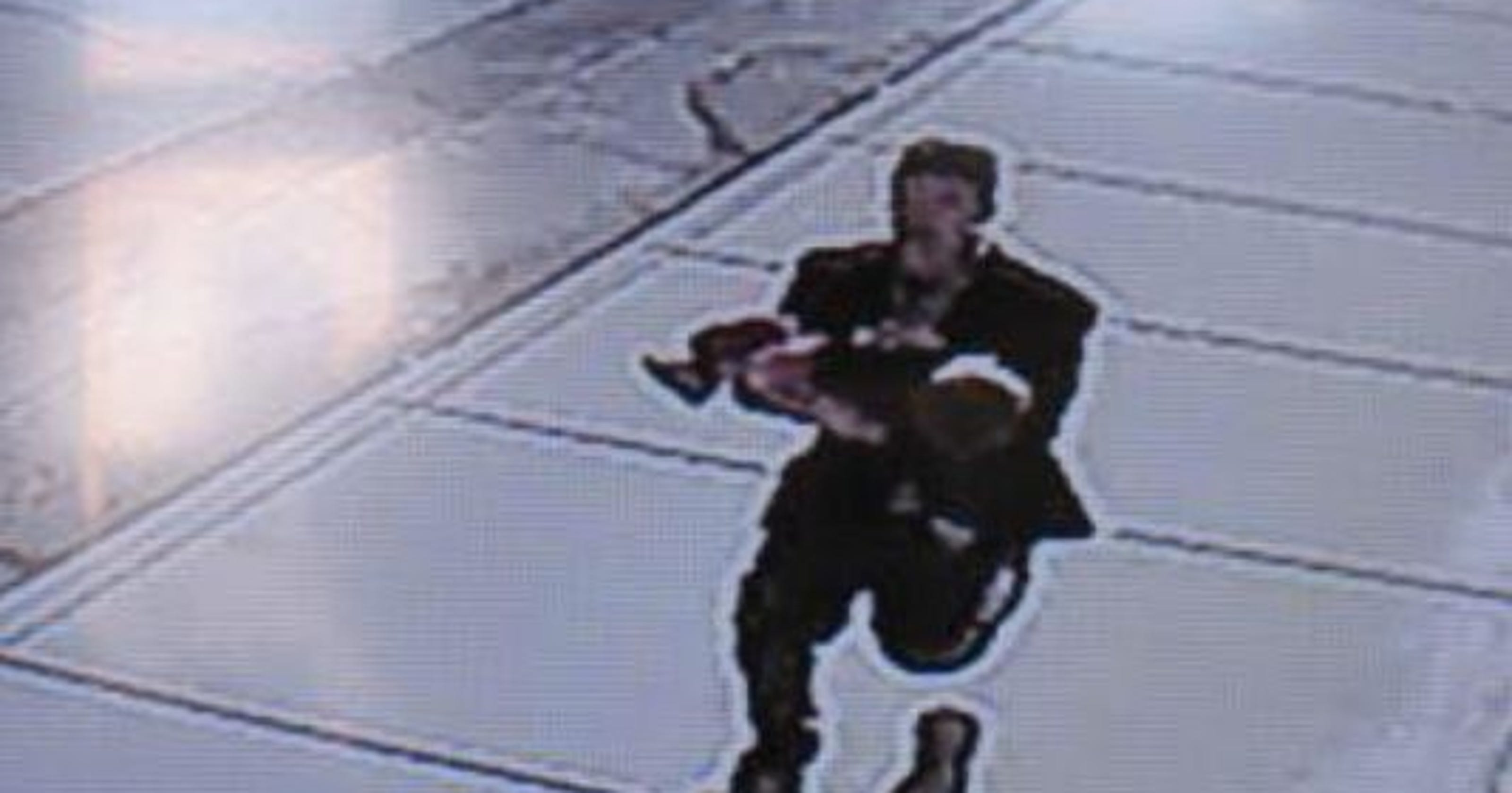 Video shows alleged kidnapper run with child