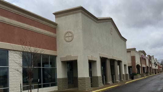 Dave & Buster's restaurant/arcade will move into the old Sports Authority space in Wolfcreek shopping center across from Wolfchase Galleria