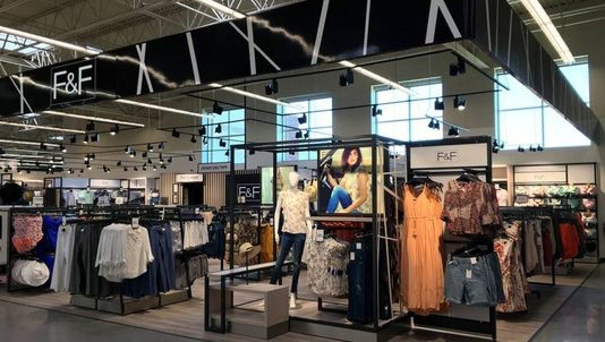 Hy Vee Is Selling Joe Fresh Clothing In Its Des Moines Stores