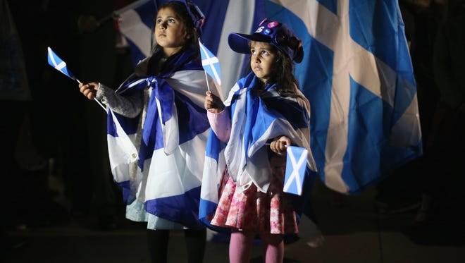 Opponents of Scottish independence hold lead