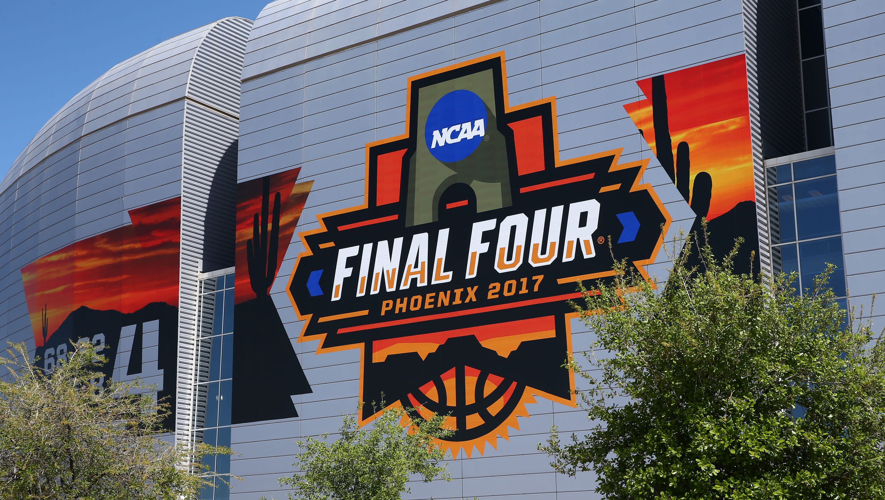 Kobe Bryant drops in on Final Four teams - AZCentral.com