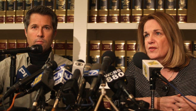 David Goldman at Press conference with his lawyer Patricia Apy at her law office in Red Bank. Photo by Robert Ward 12/29/09 Red Bank. #113722