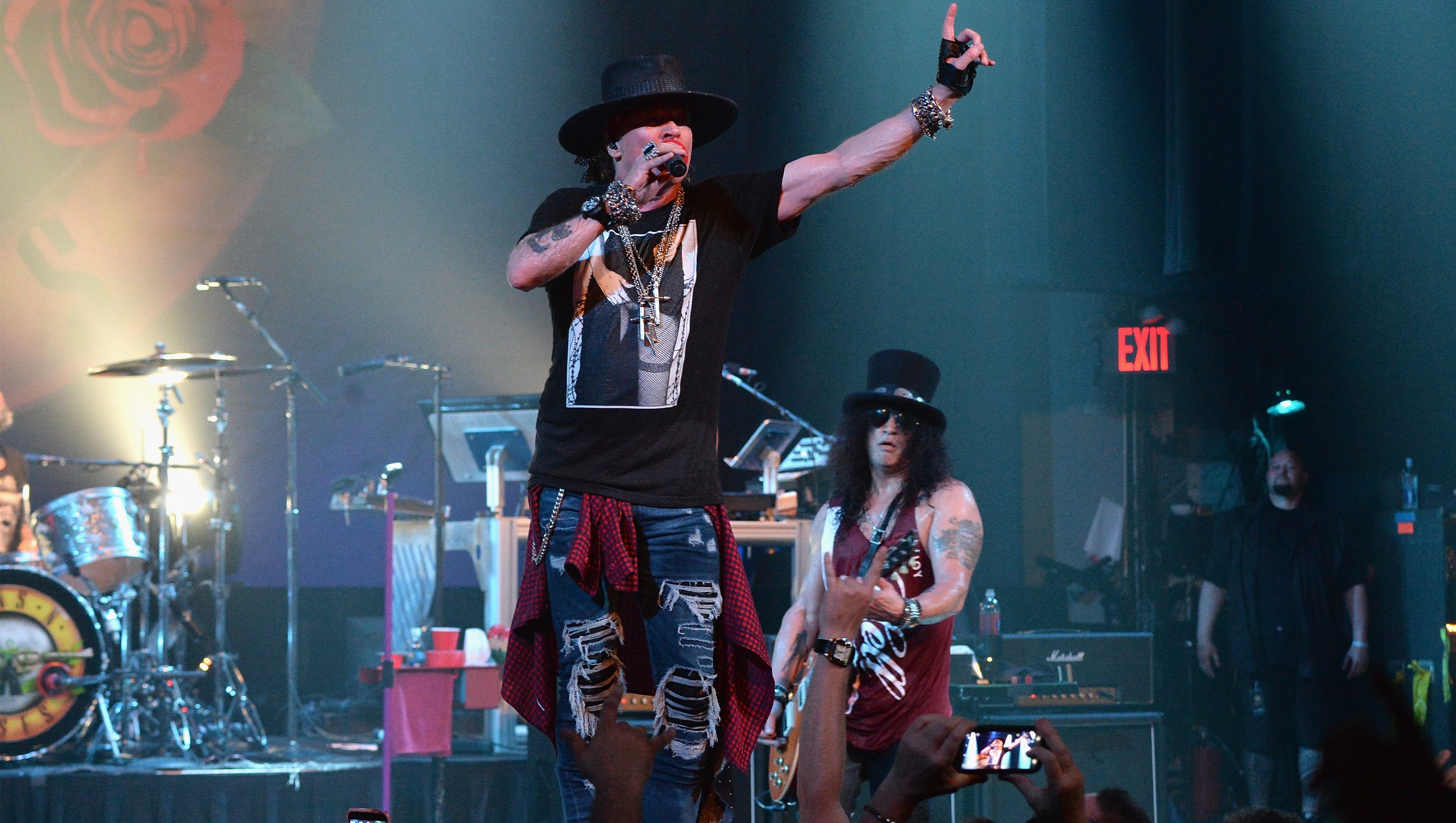 Guns N Roses Anniversary Show Proves Axl S Still Got It