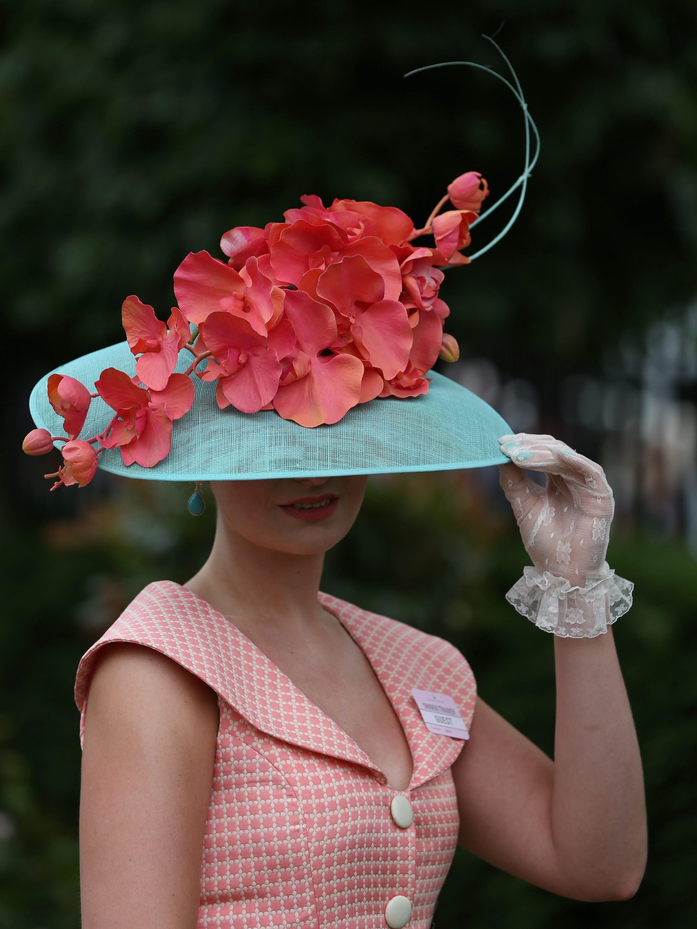 Шляпа растение. Royal Ascot шляпки. Аскот шляпка летняя леди. Шляпки Royal Ascot Kate mi. Шляпа с цветами.