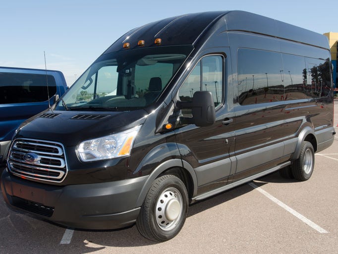 Купить автобус транзит. Форд Транзит 2015 микроавтобус. Ford Transit 2015 пассажирский. Чёрный Ford Transit микроавтобус. Микроавтобус Ford Transit 655.