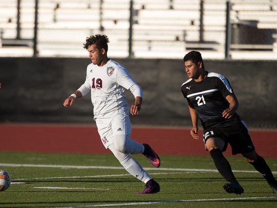 Veterans Memorial's Justin Wagner drives the ball up