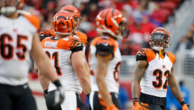 Bengals running back Jeremy Hill (far right) looks up at the scoreboard after fumbling in the third quarter against the 49ers.