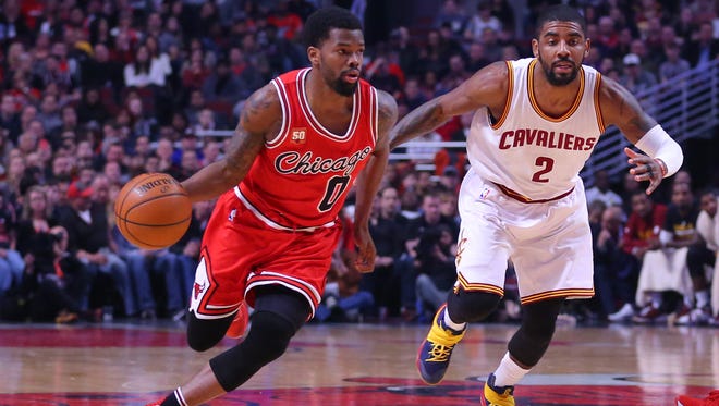 Reports indicate that the Pacers will sign free agent point guard Aaron Brooks.