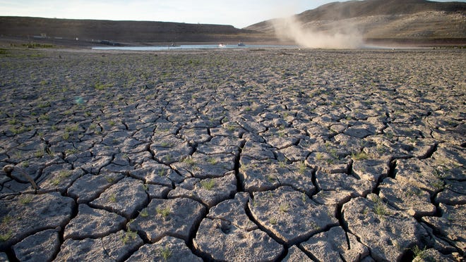 Arizona seeks ways to prop up Lake Mead, pending federal cash