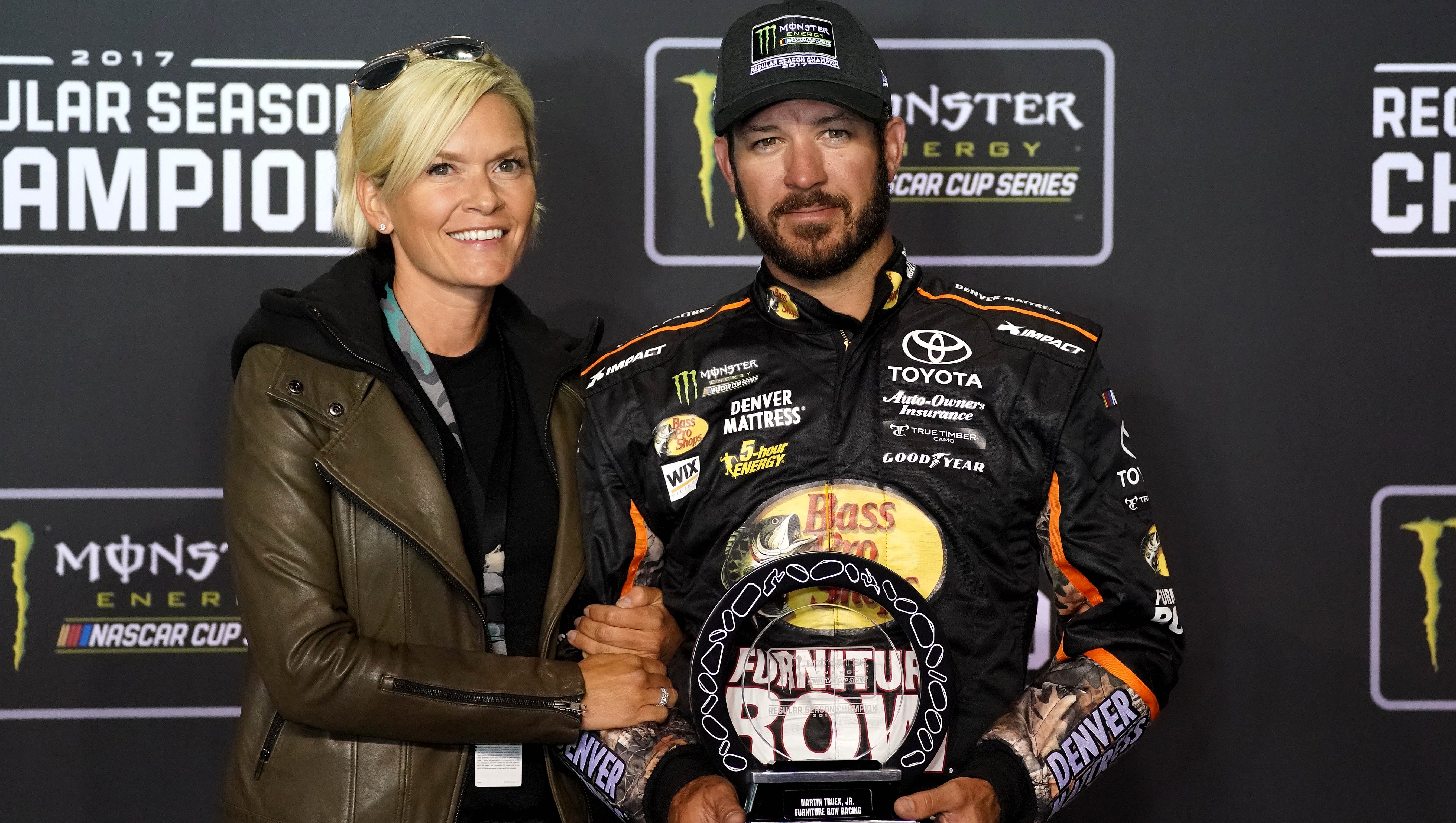 Martin Truex Jr Momentum Nascar Cup Series Bonus Points On His Side