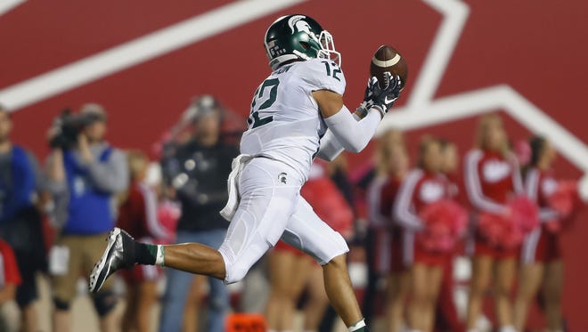 R.J. Shelton of the Michigan State Spartans makes a catch Oct. 1, 2016.