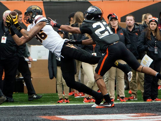ASU wide receiver Curtis Hodges (86) catches a touchdown pass in the first quarter against Oregon State on Saturday.