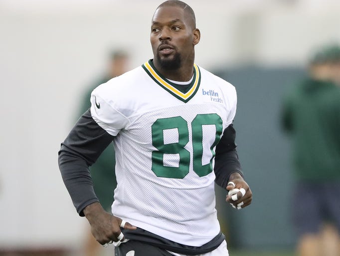 Green Bay Packers tight end Martellus Bennett (80)