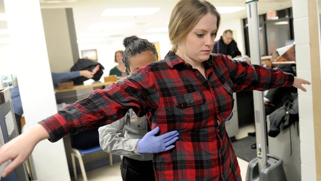 College students, inmates learn together behind bars