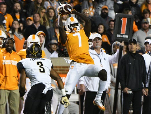 Tennessee wide receiver Brandon Johnson (7) makes a