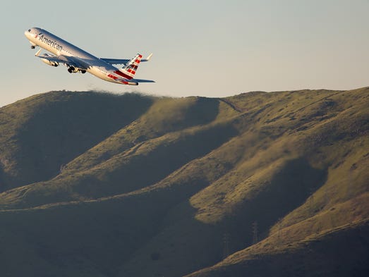 An American Airlines Airbus A321 departs San Francisco