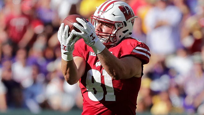 Wisconsin Badgers tight end Troy Fumagalli makes a catch against LSU at Lambeau Field on Sept. 3, 2016.
