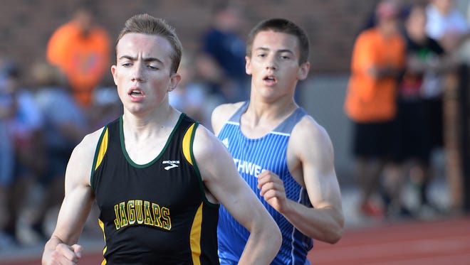 Ashwaubenon's Tannor Wagner, left, competes in the 1,600-meter run at the WIAA Division 1 Ashwaubenon sectional last year. Wagner won the WTFA state indoor title in the event on April 9.