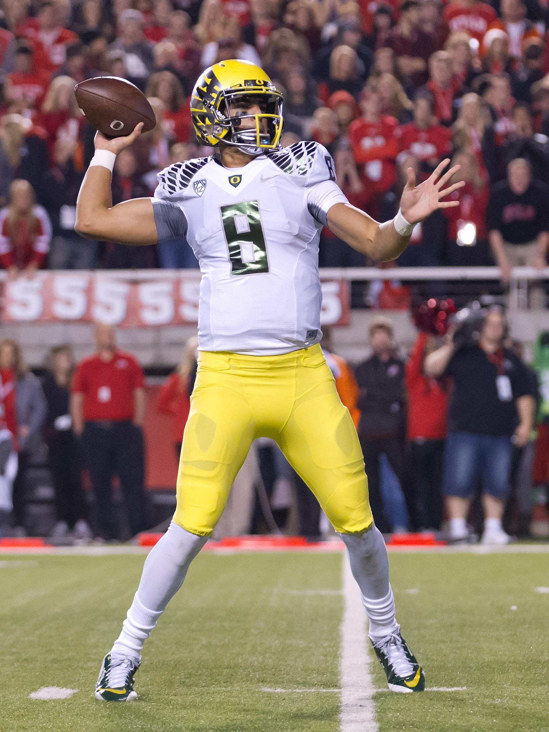 Freaky Fumble Marcus Mariota Lead Oregon Past Utah