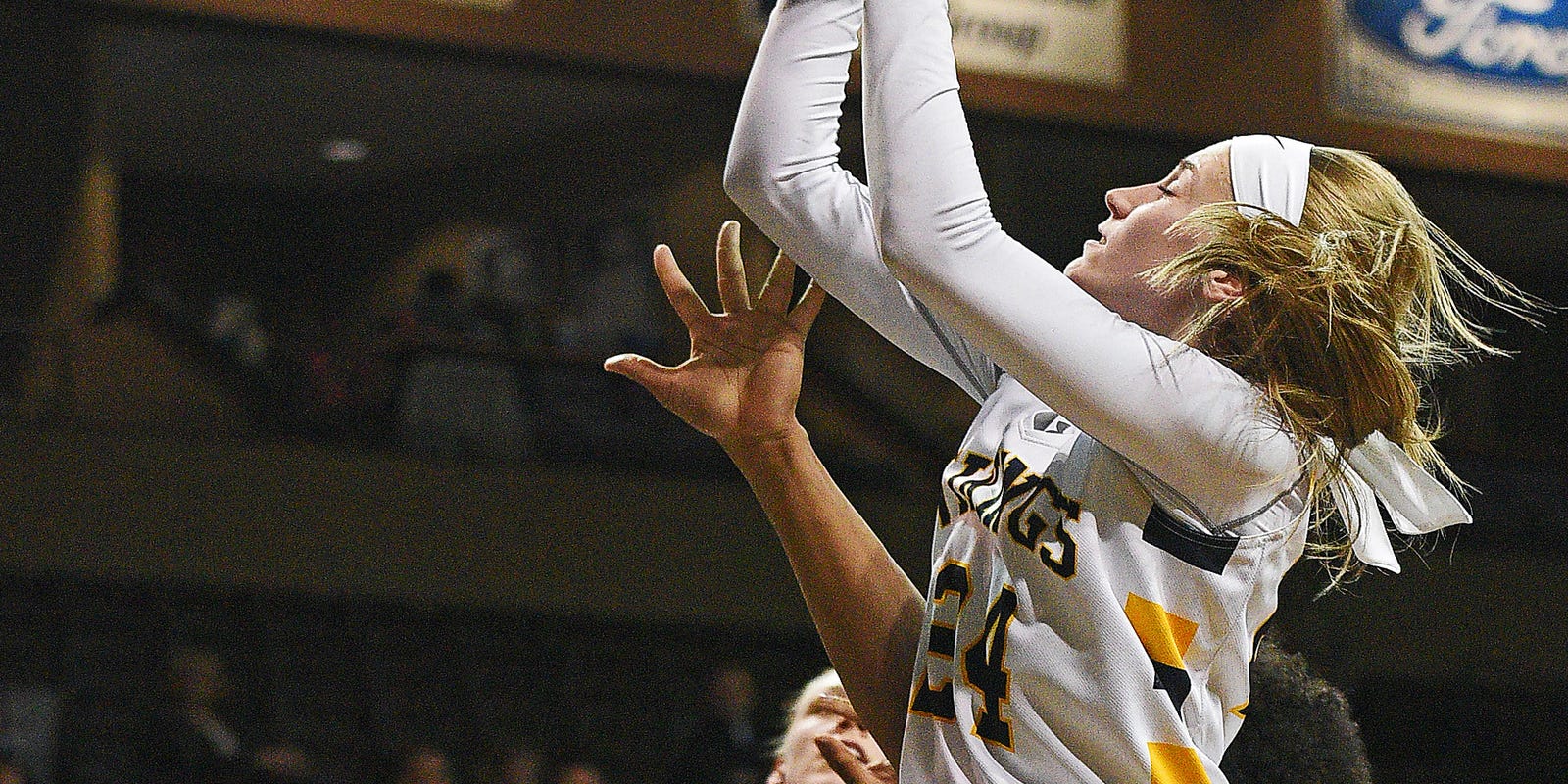 Sydney Rome Leads Augie As Team S Only Senior