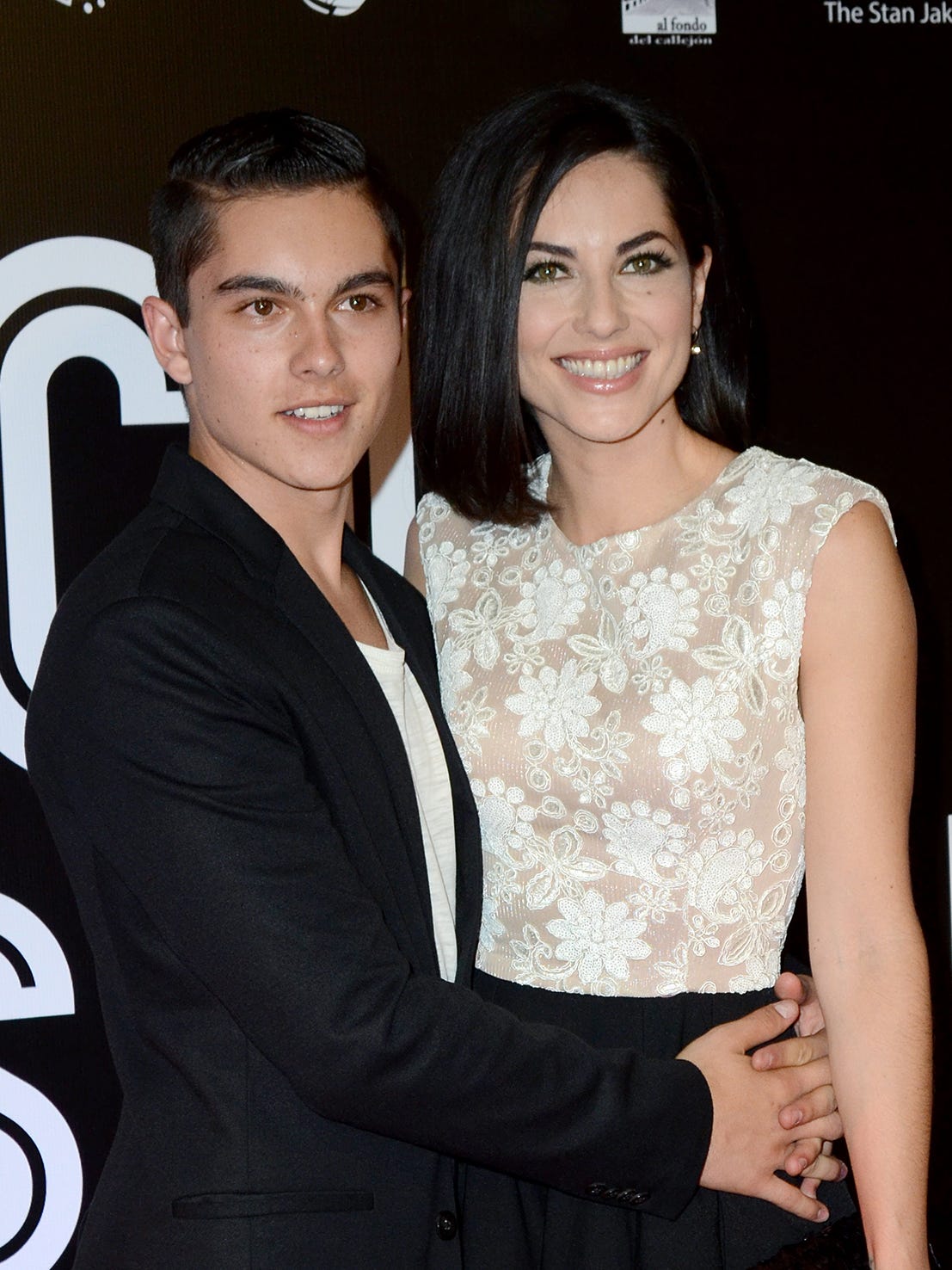 Barbara Mori Sera Abuela Su Hijo Embarazo A La Novia Barbara mori dedico unas tiernas palabras al recordado actor renato lopez quien hace unos dias se revelo que sergio mayer mori, hijo de barbara mori, se convertira en padre de familia a sus 18 el joven ha escrito las canciones del genero pop y ya piensa en algunos conciertos que realizara. barbara mori sera abuela su hijo