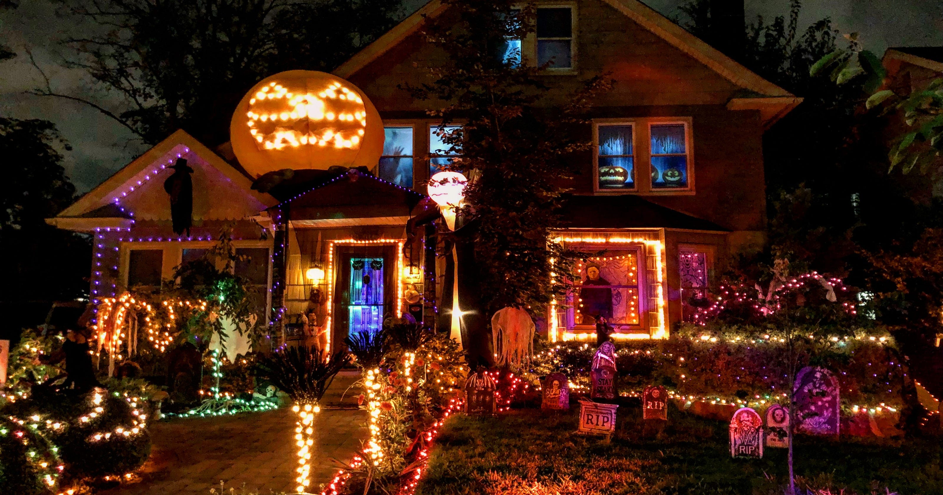 Hauntingly Adorned Homes: A Spooktacular Halloween Guide To Nearby Decorated Houses