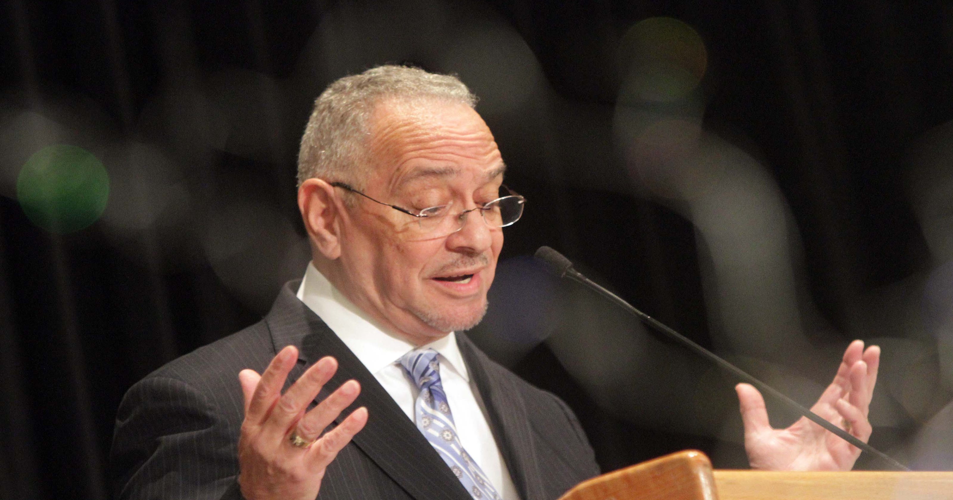 Pastor likens faction of Tea Party to 'lynch mob'(04)