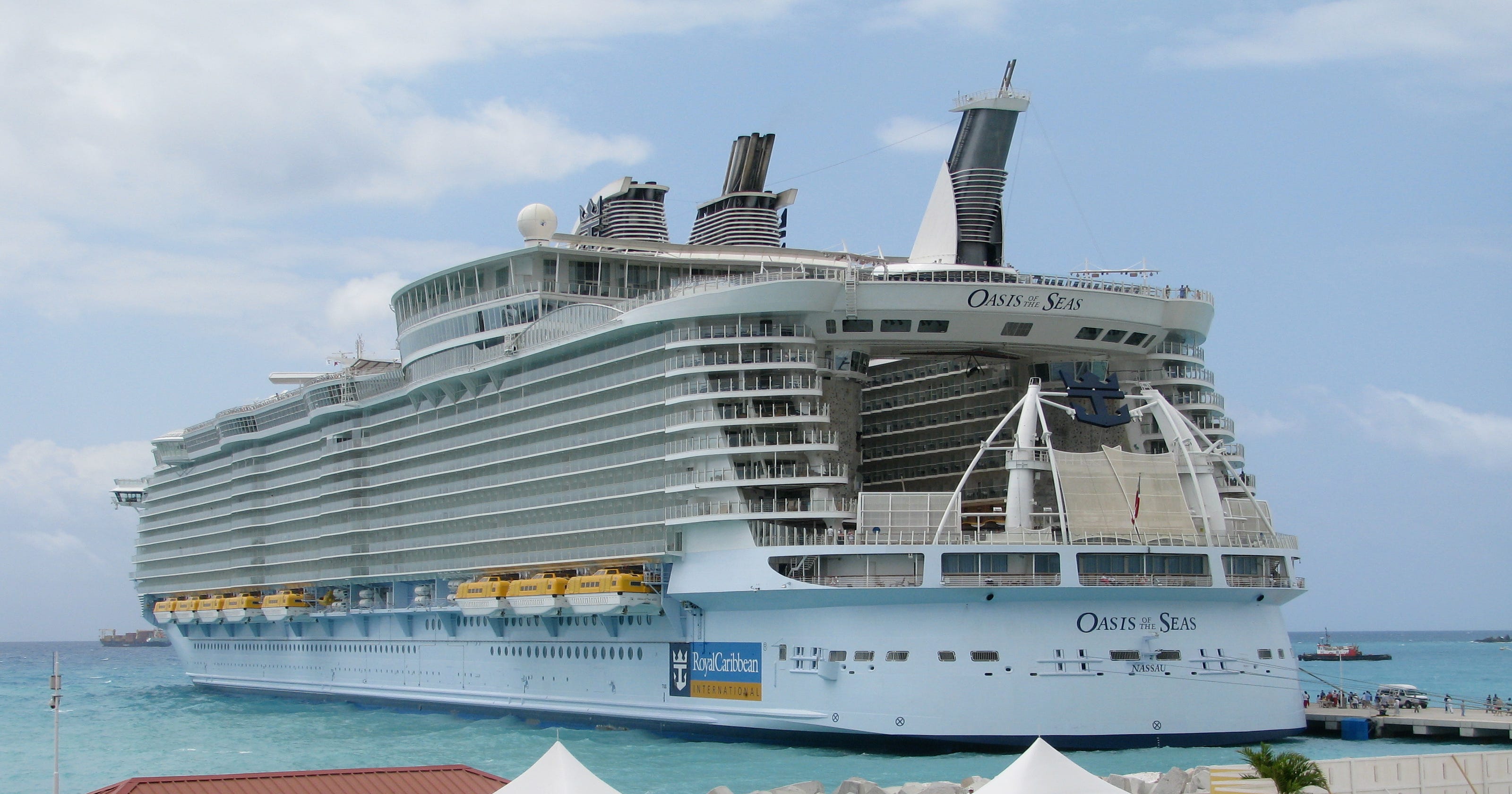 Man on cruise ship goes overboard near Bahamas