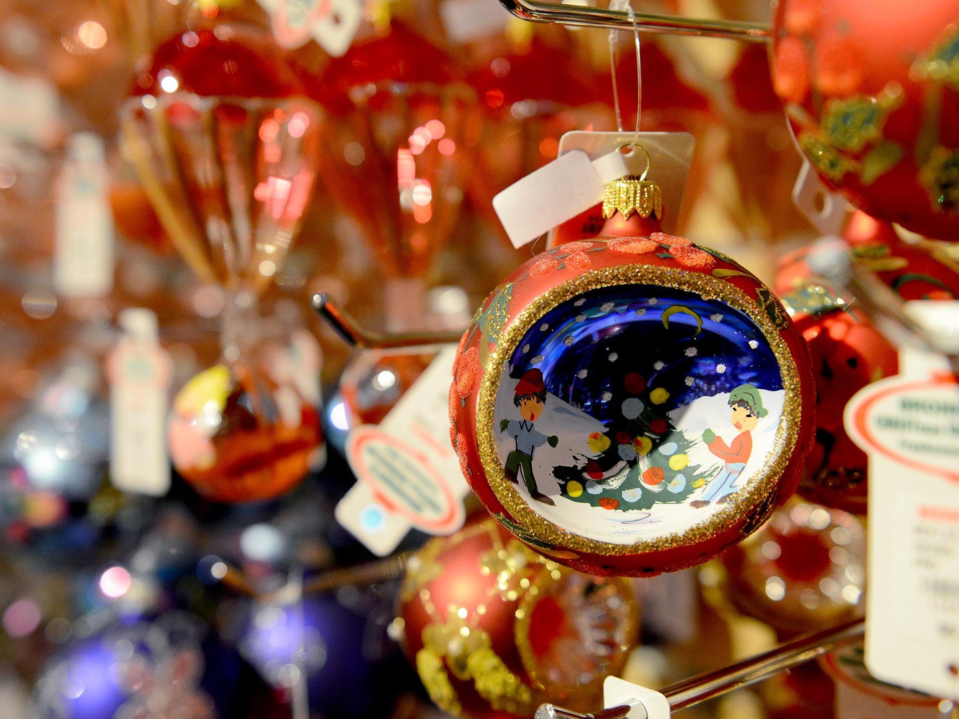 bronners revels in christmas rush bronners christmas ornaments