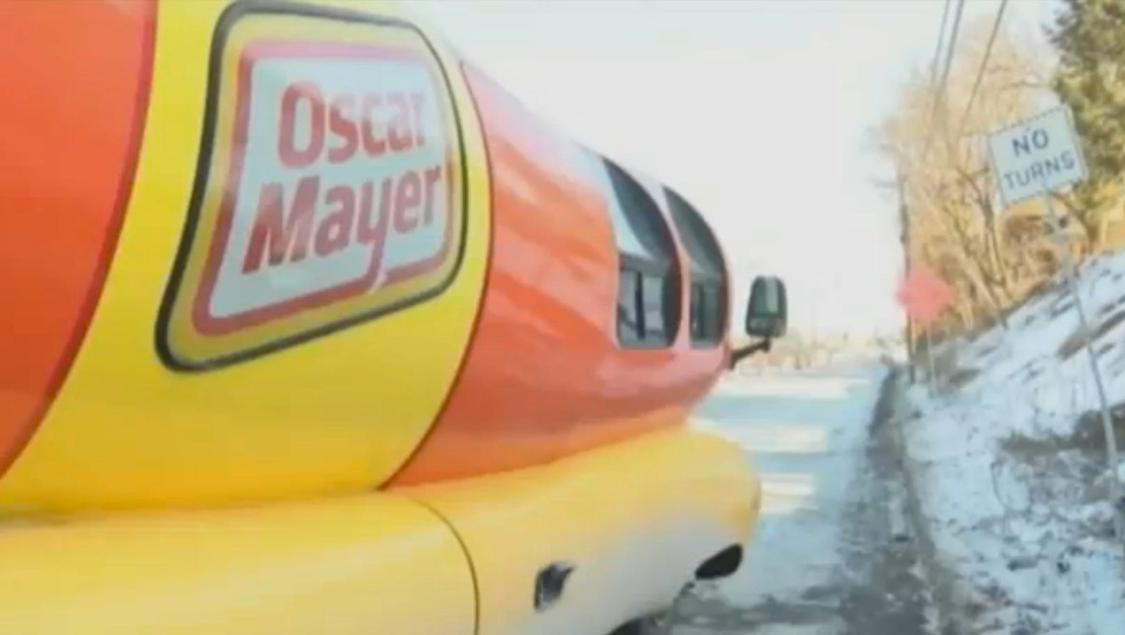 pix Wienermobile Crash oscar mayer wienermobile damaged in crash