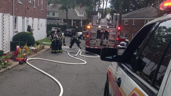 Englewood firefighters swiftly extinguished a fire that originated in the laundry room of a city apartment complex.