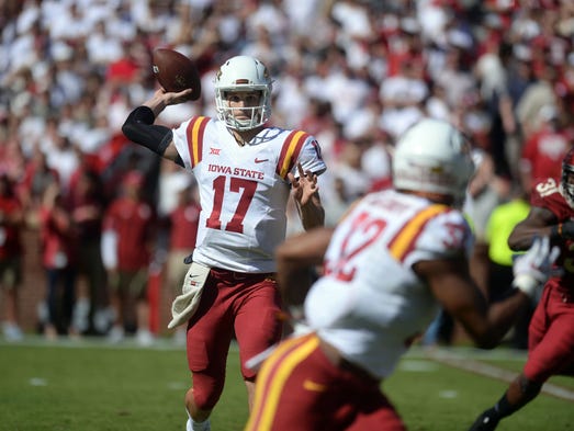 Iowa State Cyclones quarterback Kyle Kempt (17) passes