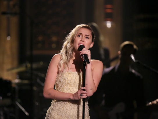 Miley Cyrus performed her song 'The Climb' for the