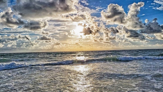 Picture of the Atlantic Ocean from the coastal state of Florida. Picture was taken from the beaches of Southern Florida.