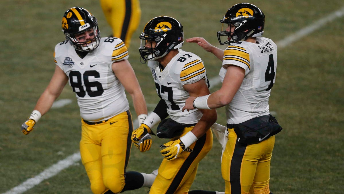 Iowa Football Releases Spring Depth Chart Names Starting Linebackers