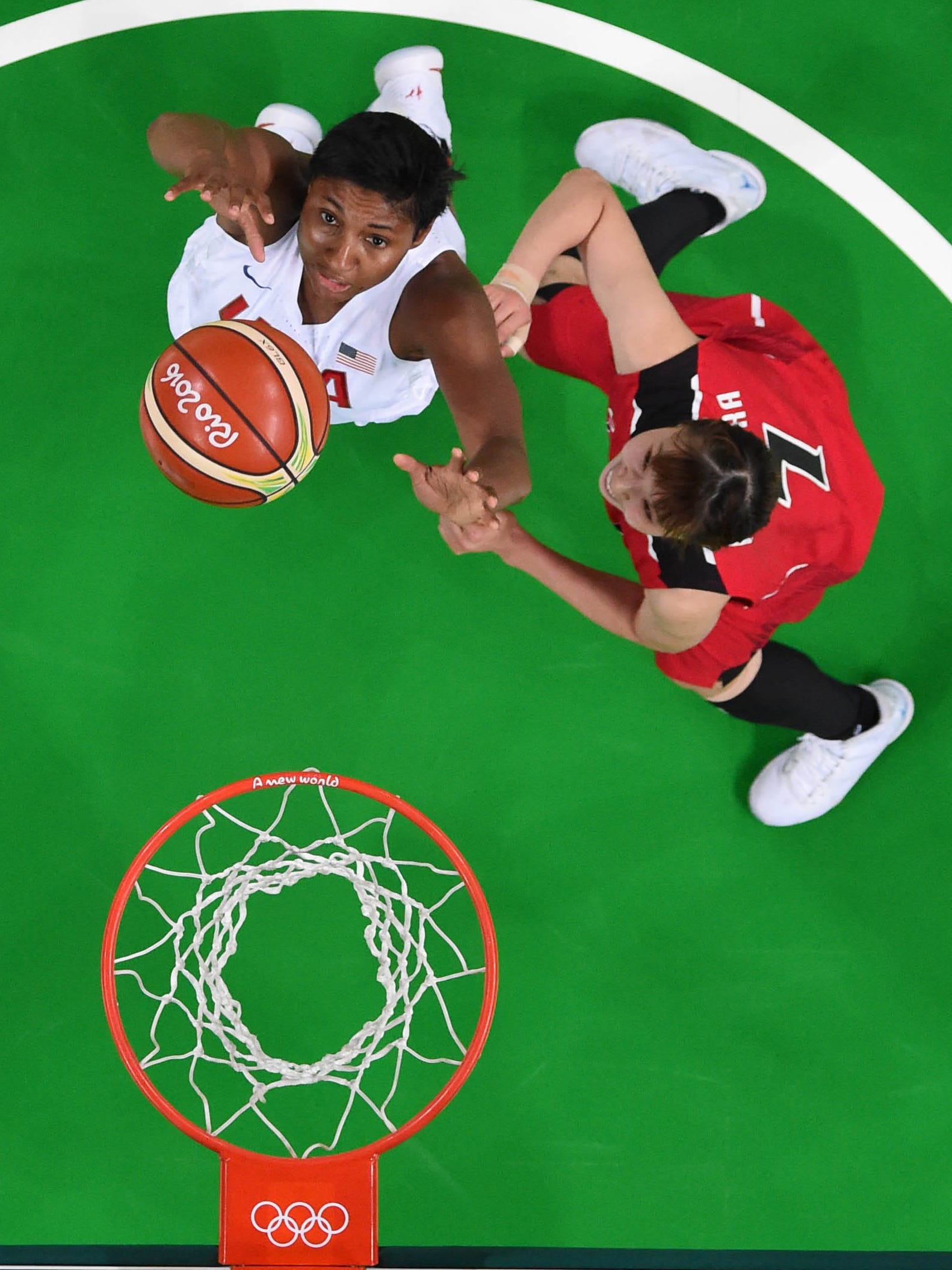 Usa Women S Basketball Team Overcomes Slow Start Rolls Past Japan