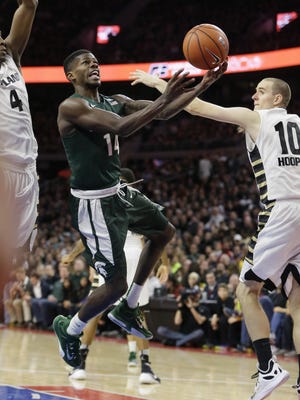 Michigan State Eron Harris shoots during the second half of an NCAA college basketball game against Oakland, Tuesday, Dec. 22, 2015, in Auburn Hills, Mich. (AP Photo/Carlos Osorio)
