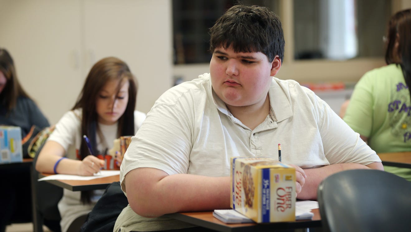 Молодая толстая студентка. Ожирение у подростков. Ожиререние у подростков.