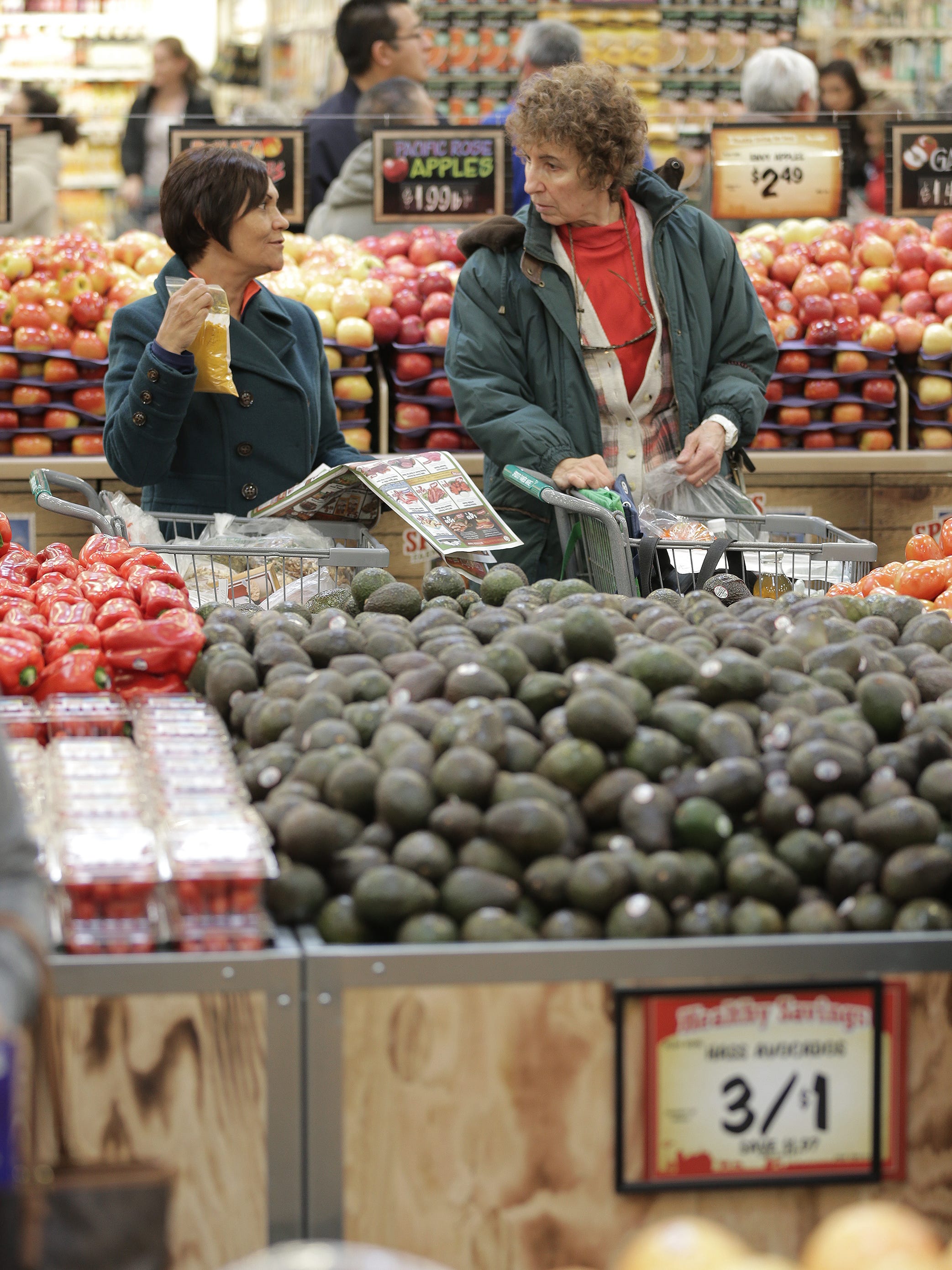 Hundreds jam opening of 2nd El Paso Sprouts
