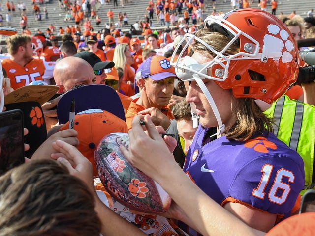 Clemson Football How Trevor Lawrence Deals With Increasing
