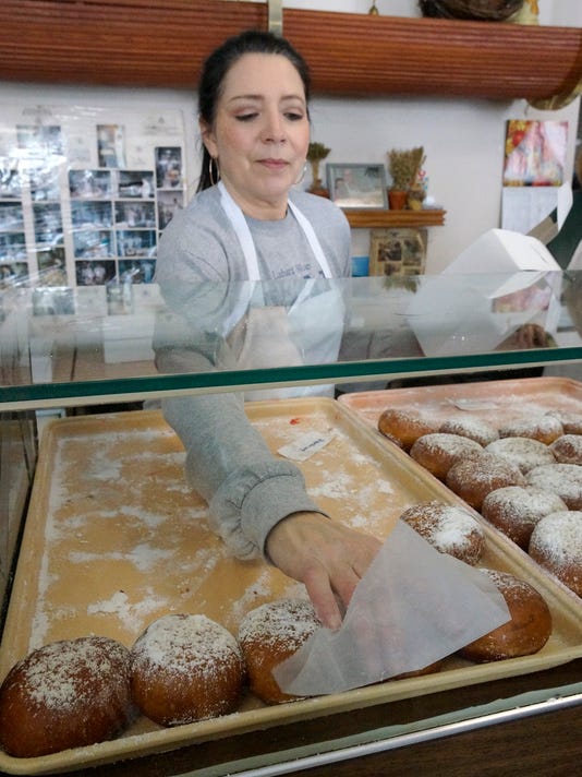 Paczkis Are Tradition At Garden City Bakery