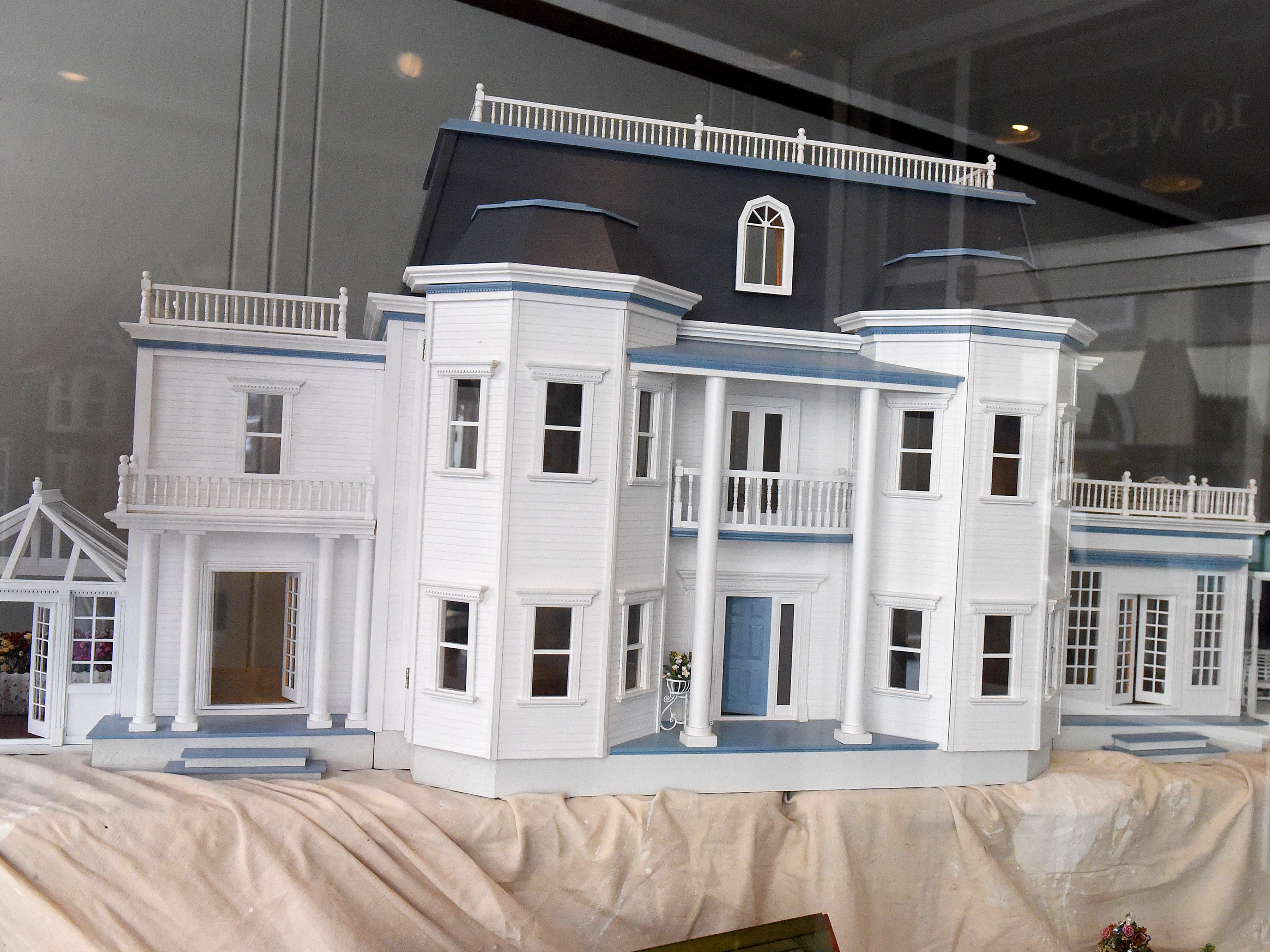 Foxhall shop manor dollhouse