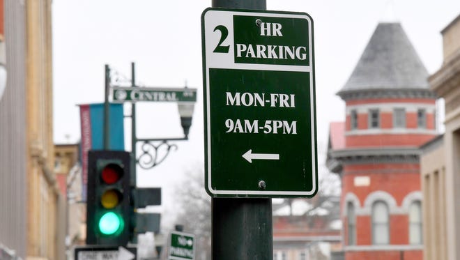 A sign marks 2-hour parking along West Beverley Street in downtown Staunton.