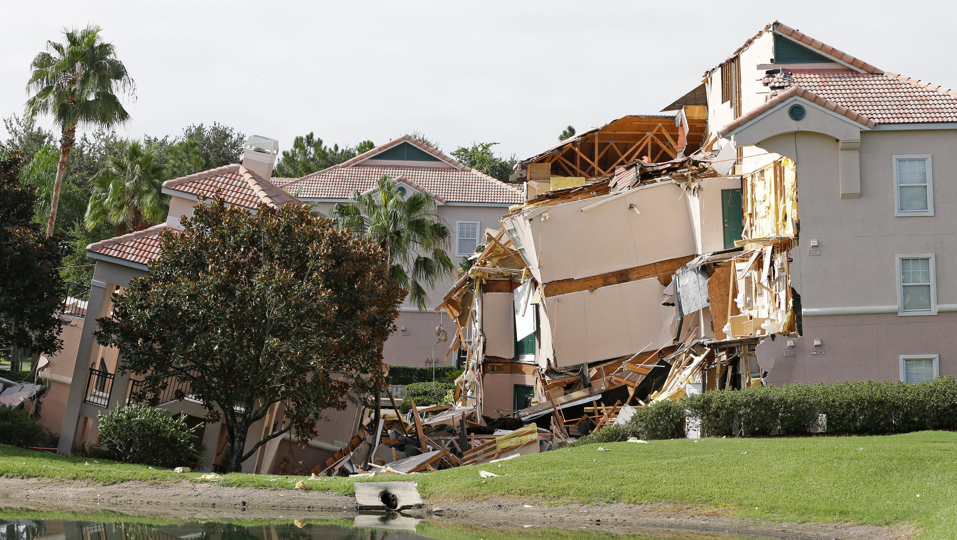 Condos collapse into sinkhole near Disney World