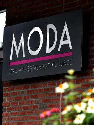 Moda Italian Restaurant just opened up in the new College Town area on Madison Street in Tallahassee and features truly authentic Italian food and beverages.