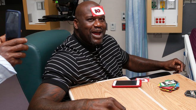 Shaq gives singing some 'white-boy classics' a shot in Iowa