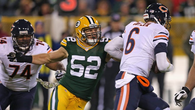 Packers linebacker Clay Matthews pressures Bears quarterback Jay Cutler.