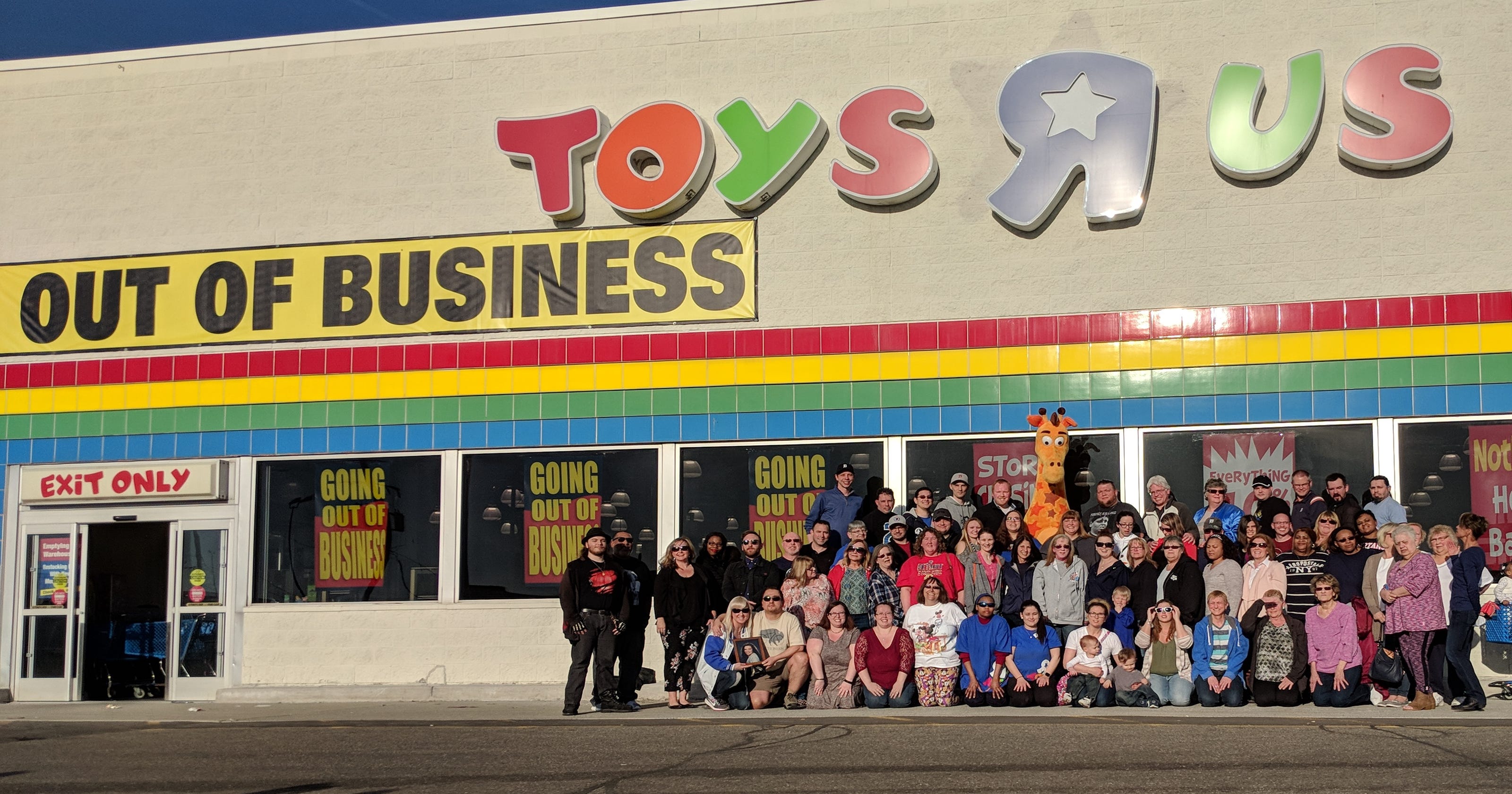 Report Toys R Us Is Planning A Comeback In Time For The Holidays