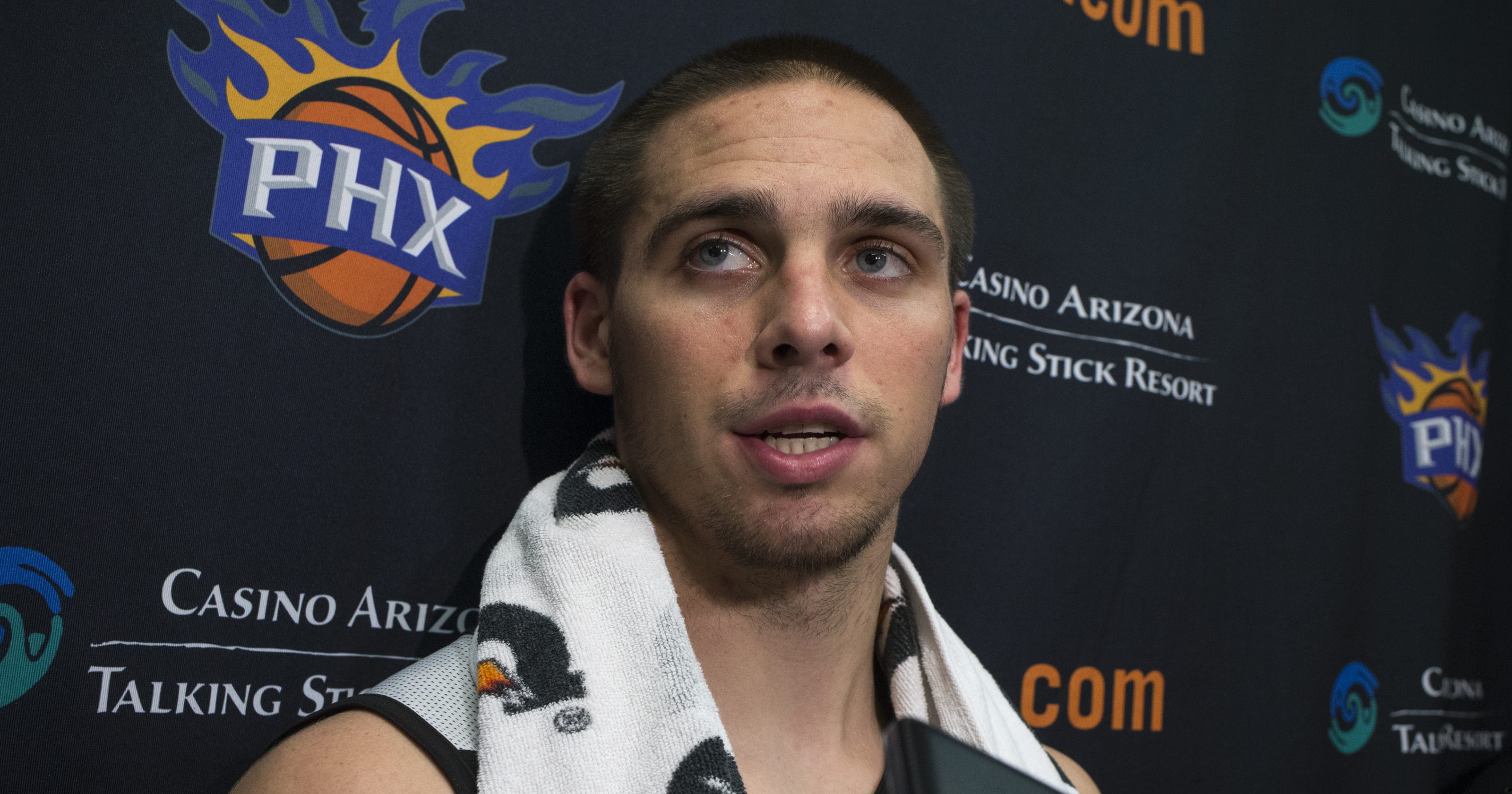 T.J. McConnell signs partially guaranteed deal with 76ers
