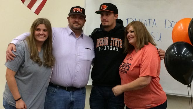 Dakota Donovan signs his National Letter of Intent to play baseball at Oregon State University.